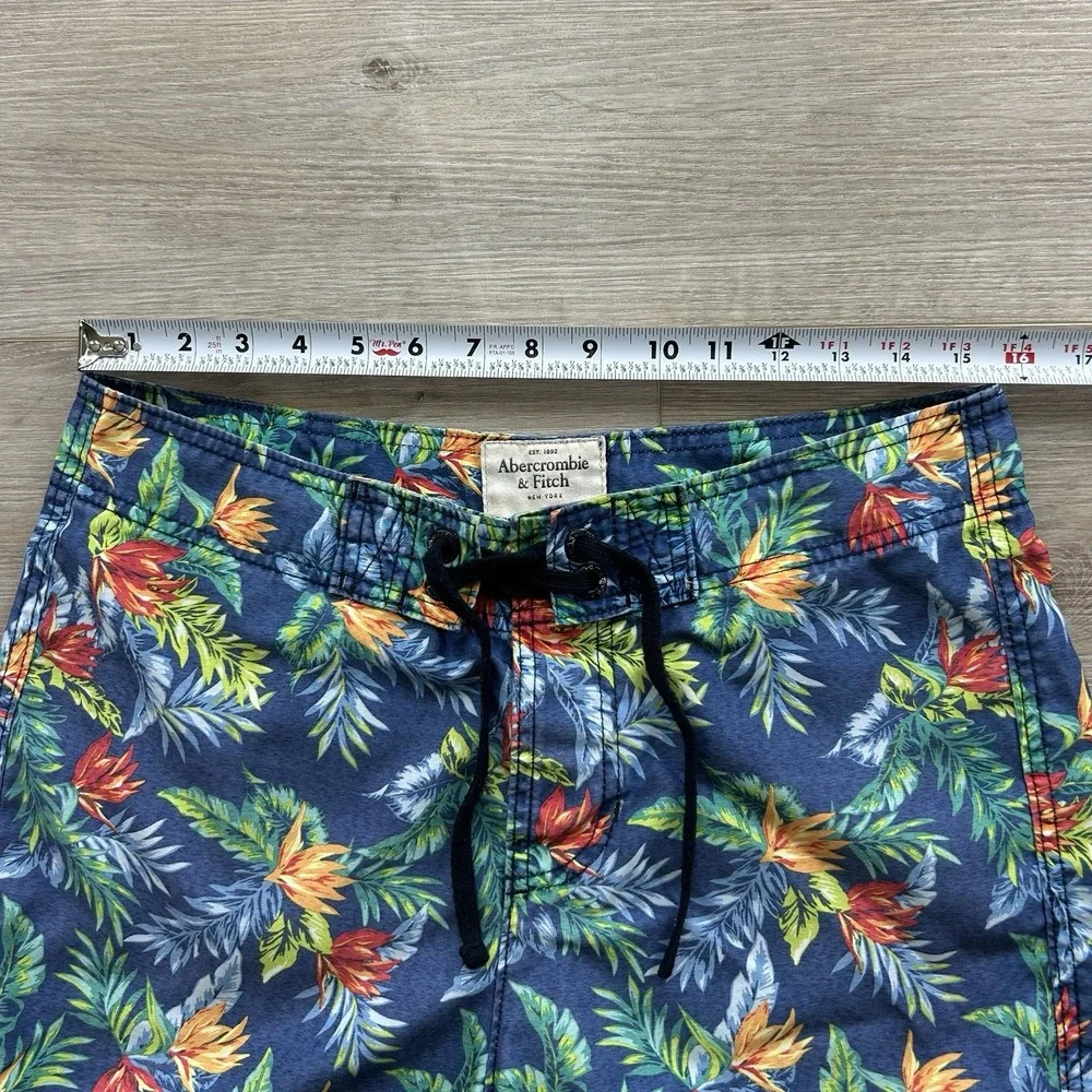 Abercrombie & Fitch Medium Campus Fit Swim‎ Shorts Multicolor Hawaiian